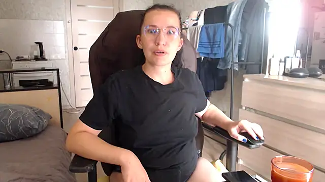 AnKey_Rayah live white cam