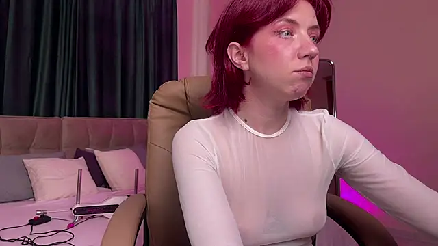 Love_is_Lola webcam