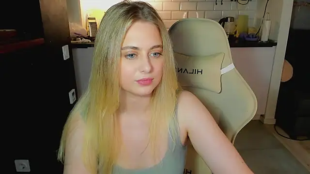blonde_kellyy webcam