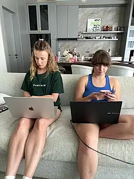 Nura_n_Sarah webcam