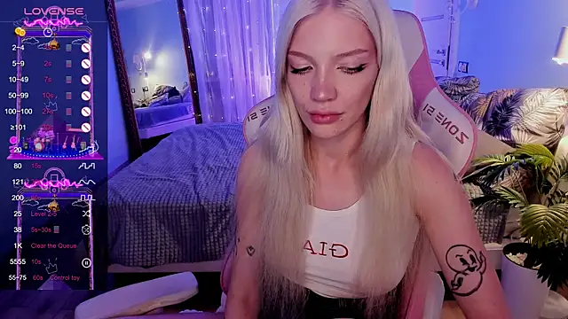 AnyaTaylor_ webcam