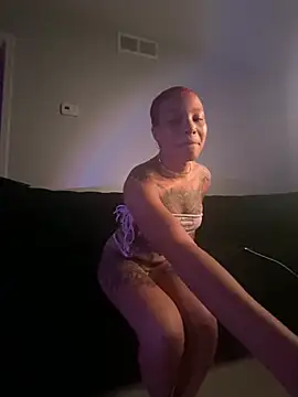 LittleMissWhimsy webcam