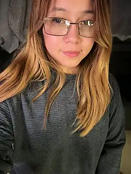 MerlyG Live Webcam on Stripchat