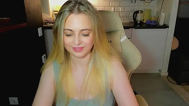 blonde_kellyy webcam