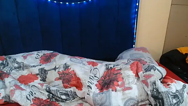 HotCreamyTea live cam on StripChat