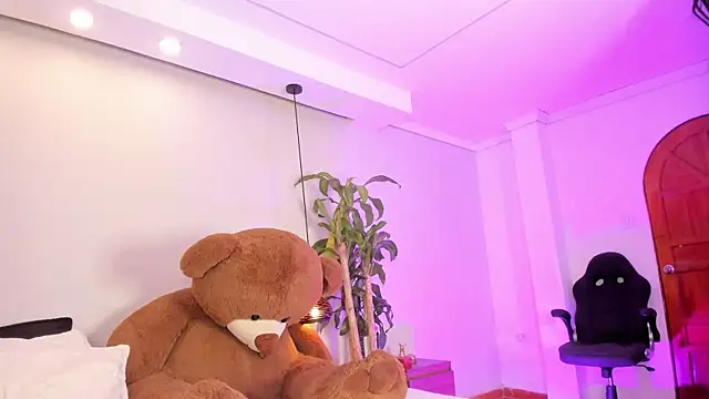 REINA_ADAHARA webcam