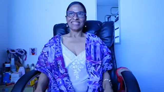 Aries_Mature webcam