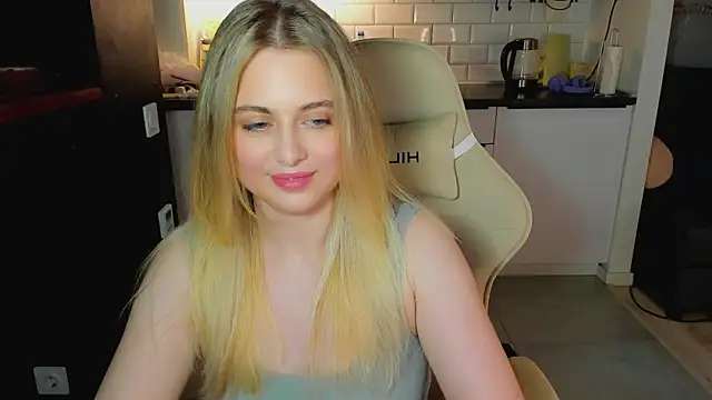 blonde_kellyy webcam