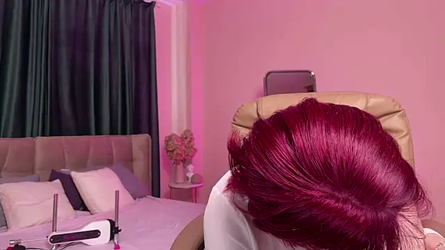 Love_is_Lola webcam