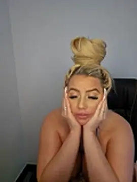 TiaDoll webcam