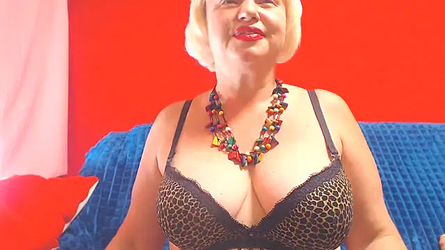 NaughtyMILF4UX webcam