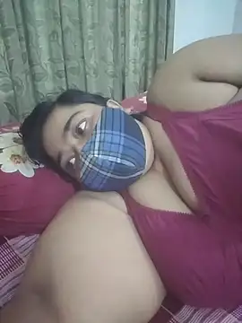 momo_loves webcam