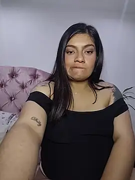 Roxane777 webcam