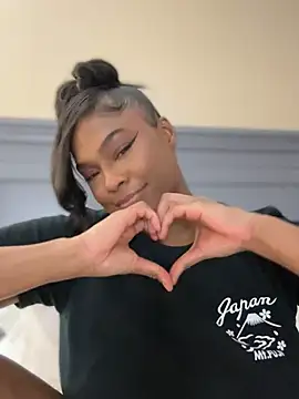 CandyLuxxxx webcam