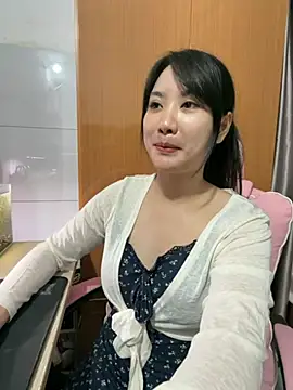 quynhanh68 - QuynhAnh68's free webcam - UK Sex Cams