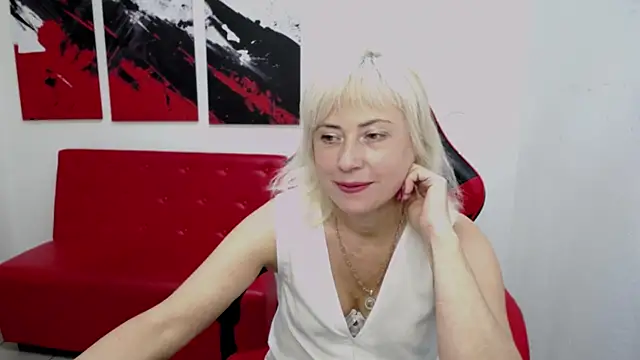 LaurenWishy live cam on StripChat