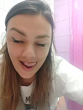 KrissSexi live cam on StripChat