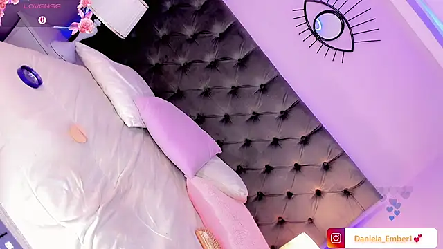Amira_Ember webcam