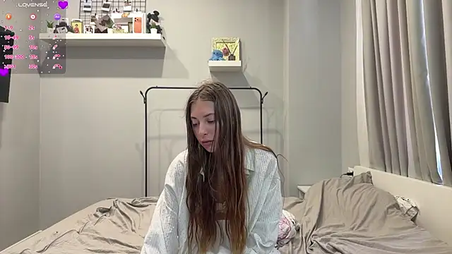 selena_favn webcam