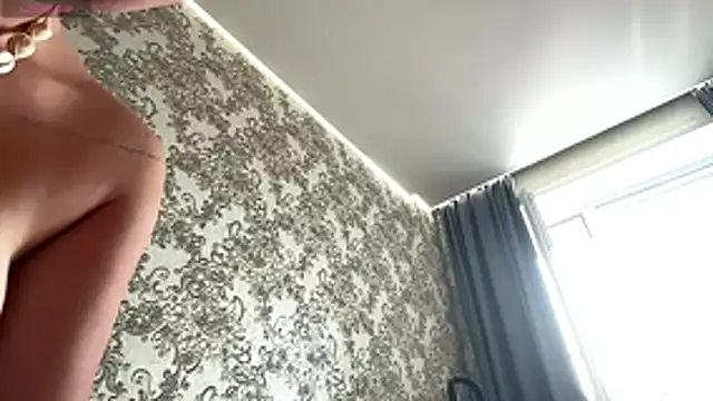 kamila_18_french webcam
