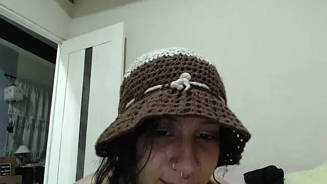 AlinaWoolf_ webcam