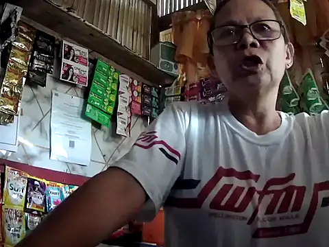 mommylicious_23 webcam