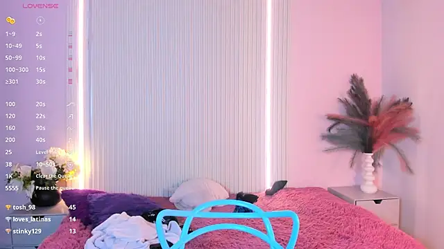 LucyWild8 webcam