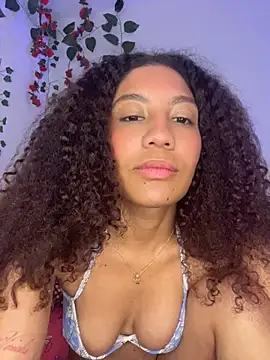 Daphnne_Curly webcam