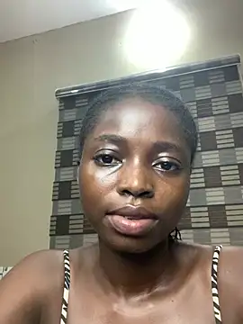 petiteebonyxx webcam