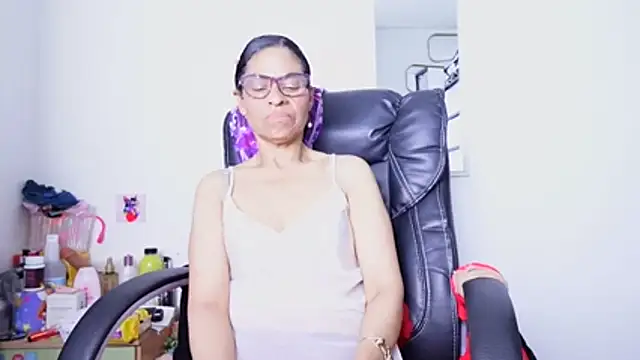 Aries_Mature webcam