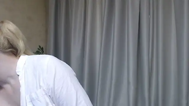 sweetpussy13 webcam