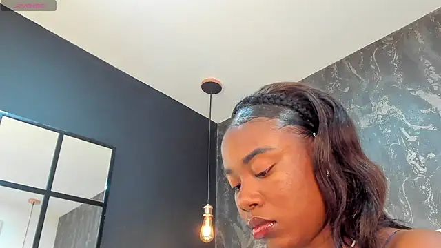 MiaJacksson live cam on StripChat