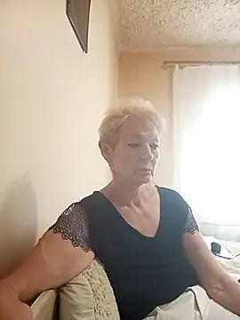 Calypso-Loove fair skin cam girl
