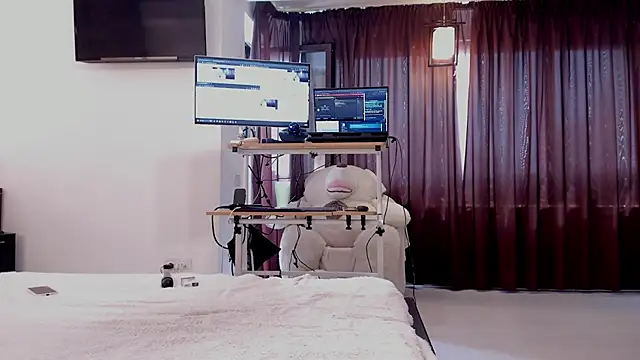 LadyAriaHunt webcam