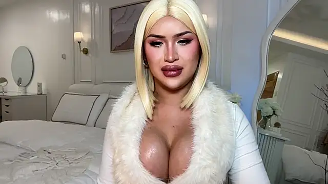 Your_Majesty_Tyra webcam