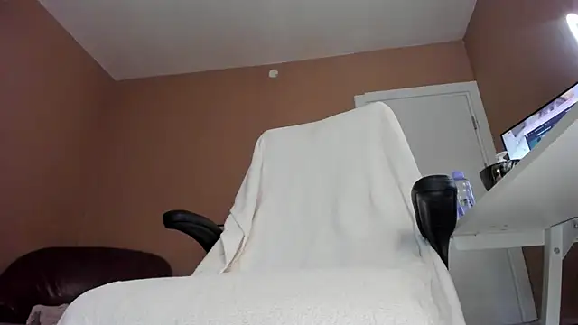 KaylaLaine oiled body smoking cam