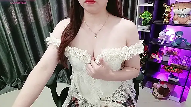 Yuki-yio squirt cam to cam room