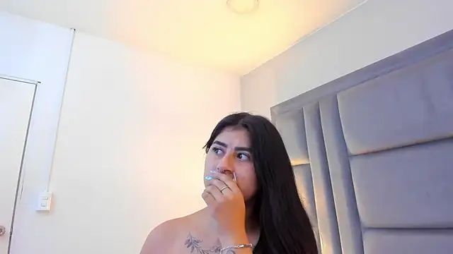 ScarletJons webcam