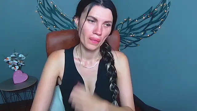 MilaLoona webcam