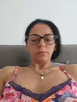 bruneta_sexy23 webcam