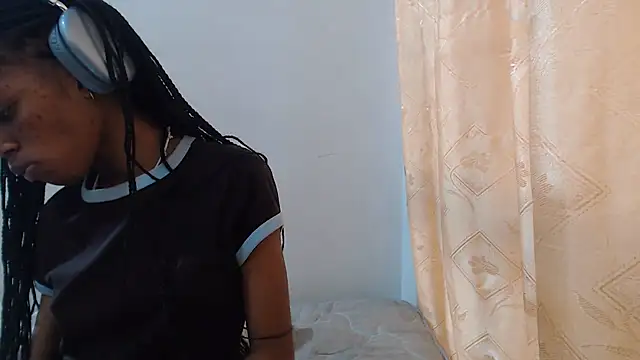 PetiteBarbie_05 live cam on StripChat