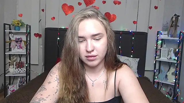 LauraHlot webcam