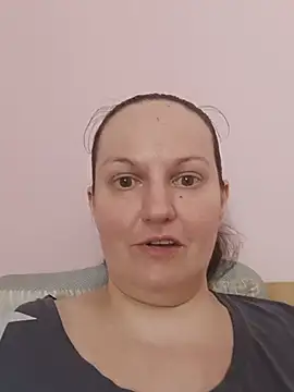BustyLadyAlma webcam