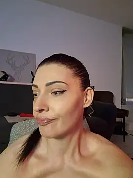 AryaSummersReal