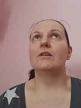BustyLadyAlma webcam