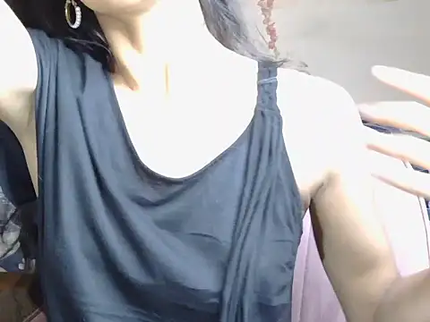Yours-Zoya webcam