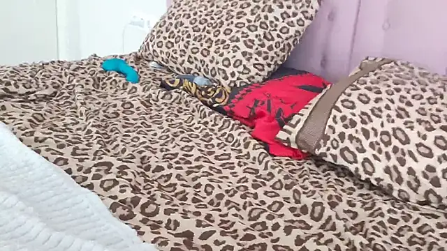 LunaLeonCoupleWife