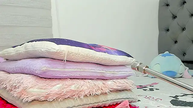 Elizabeth_18_ webcam