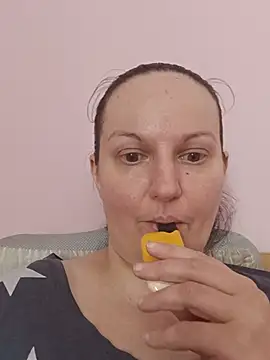 BustyLadyAlma webcam