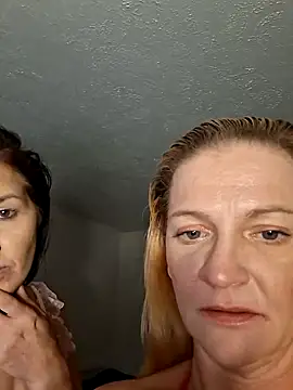 Goldenndoll webcam
